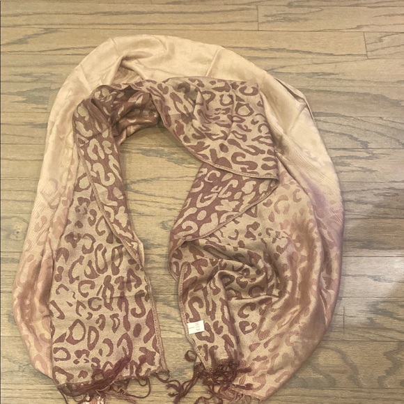 Elegant Leopard Print Scarf in Brown and Tan - Picture 1 of 1